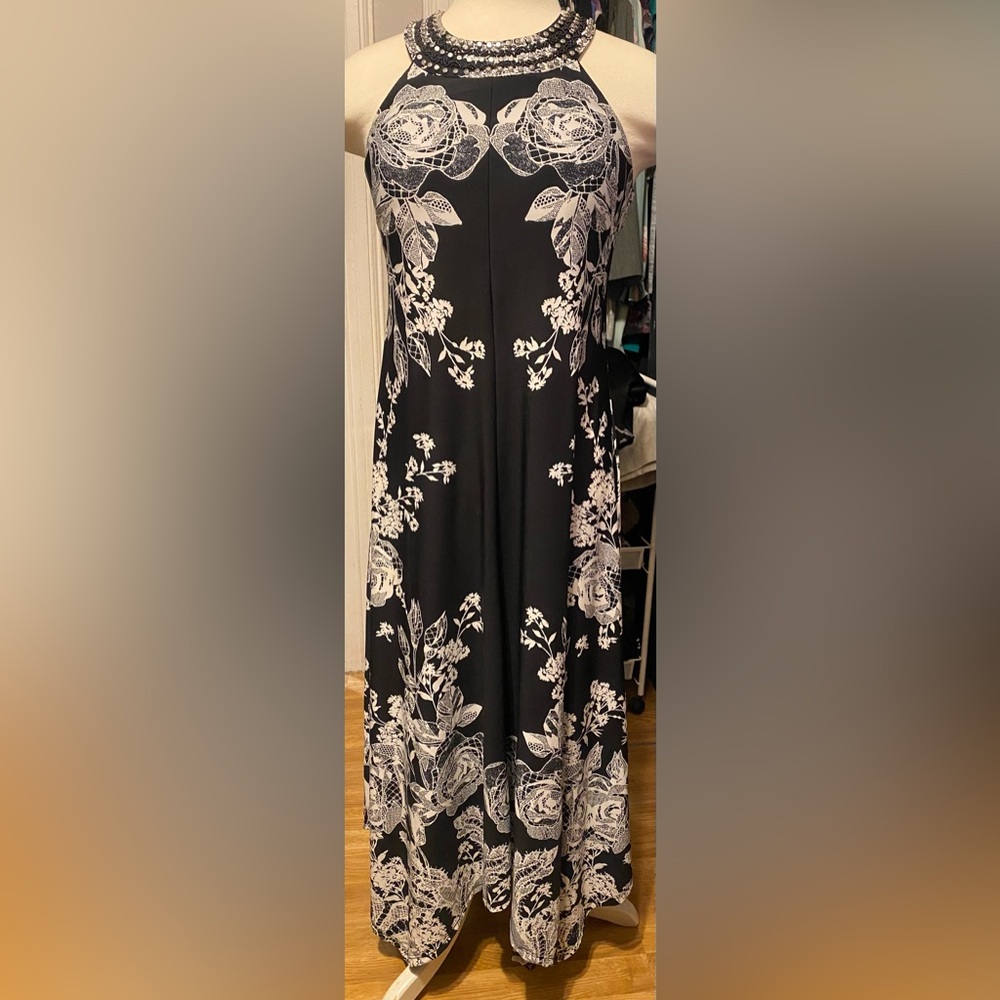 PreOwned INC International Concepts B&W Asymmetrical Floral Maxi Women’s Size XS